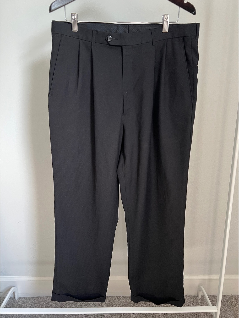 Haggar Men’s Black Pleated Dress Pants 36x30 Classic Fit Cuffed Hem